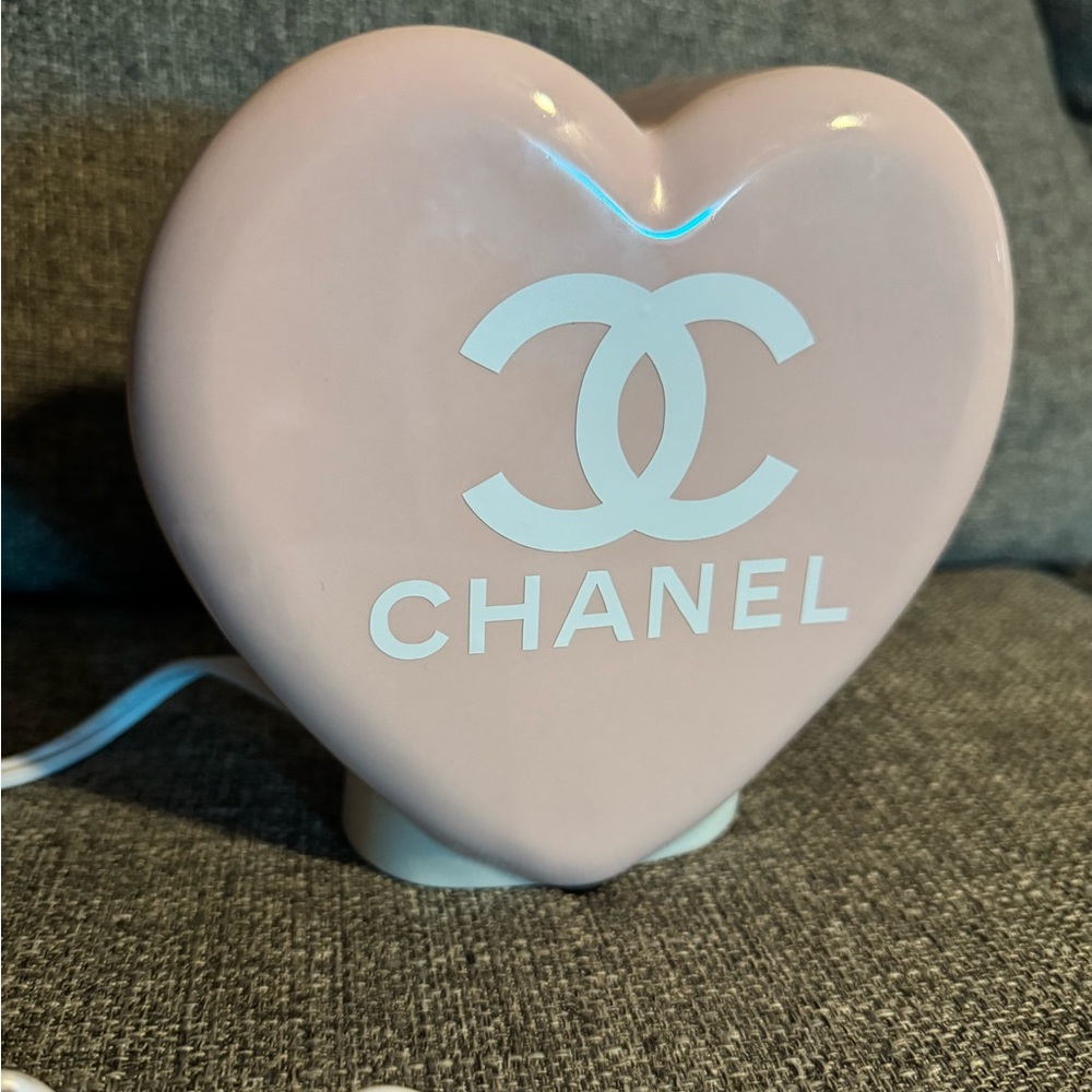 Chanel Pink Heart Home Lamp ❗️WILL NOT RESTOCK❗️ - Picture 5 of 5